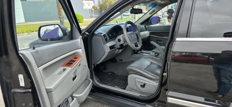 Jeep Grand Cherokee 4x4 en buen estado - 4