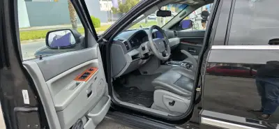 Jeep Grand Cherokee 4x4 en buen estado - miniatura 4