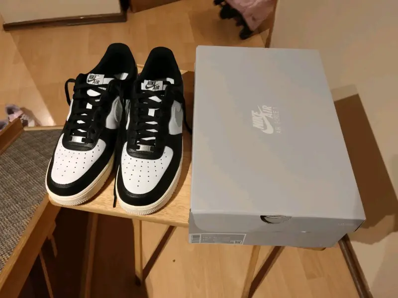 Zapatillas Nike Air Force 1 Blanco y Negro - 1