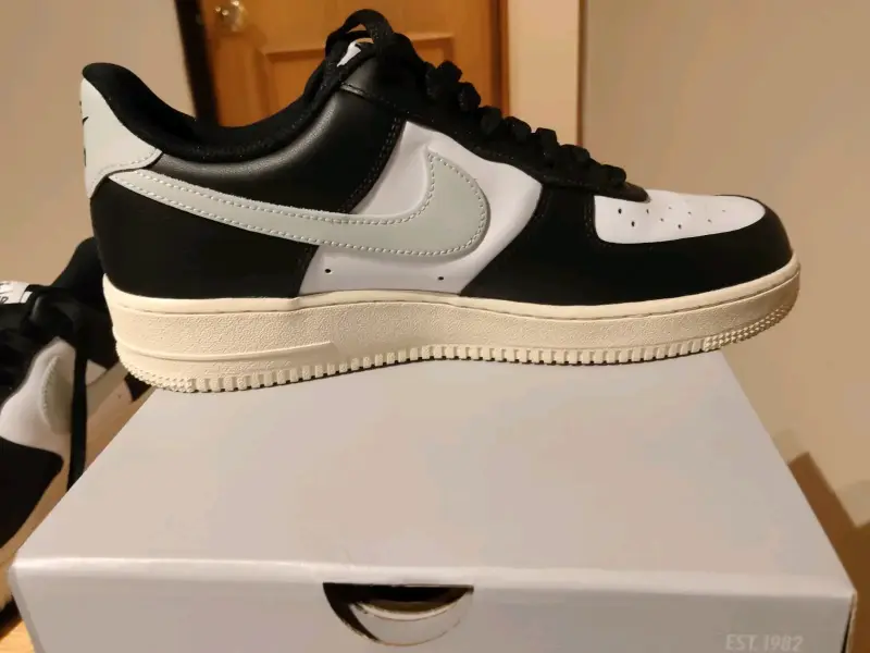 Zapatillas Nike Air Force 1 Blanco y Negro - 3