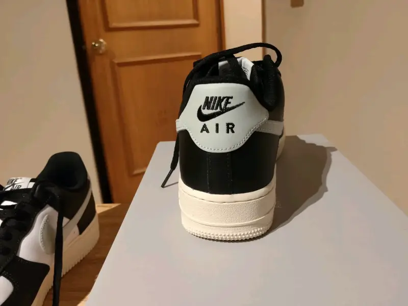 Zapatillas Nike Air Force 1 Blanco y Negro - 4
