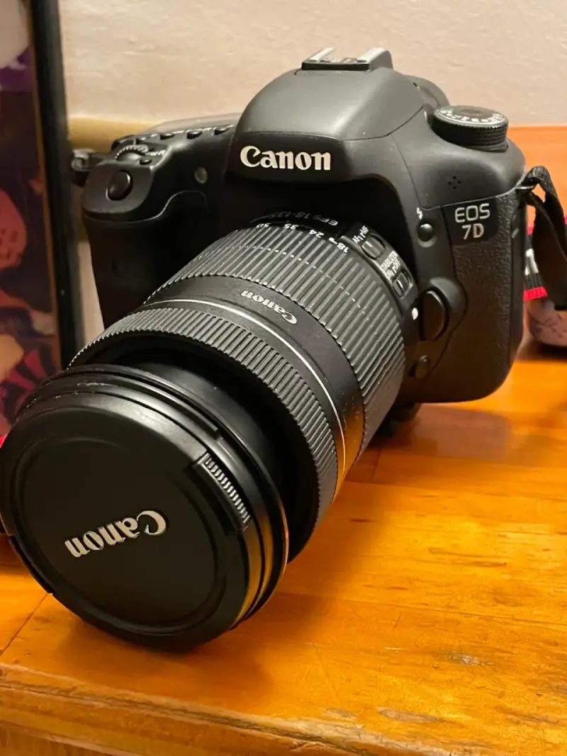 Cámara Canon EOS 7D con lente incluido - 2