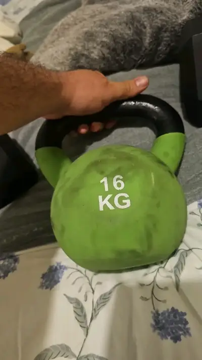 Kettlebell de 16 kg verde para entrenamiento - miniatura 2