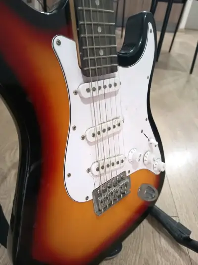 Guitarra Eléctrica Epic + Amplificador+ Accesorios - miniatura 2