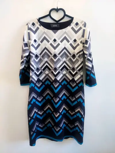 Vestido geométrico de manga 3/4 para mujer - miniatura 2