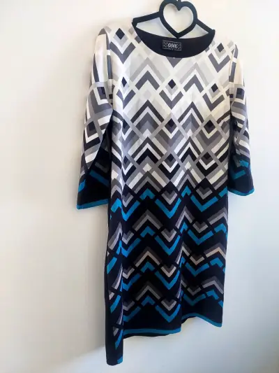 Vestido geométrico de manga 3/4 para mujer - miniatura 3
