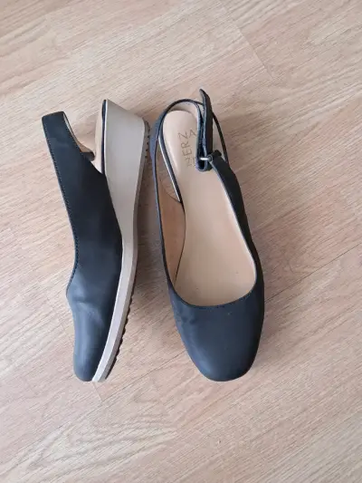 Zapatos de mujer negros con plataforma - miniatura 2