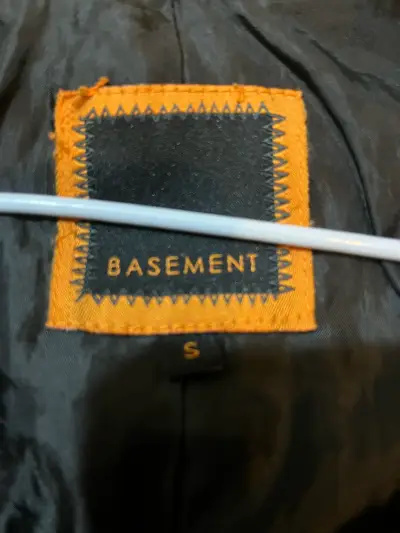 Abrigo negro con capucha Basement para hombre - miniatura 3