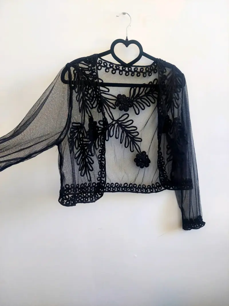 Chaqueta de encaje negro transparente elegante