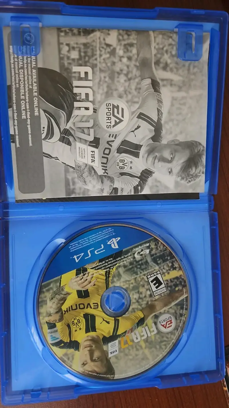 Juego FIFA 17 para PS4 en buen estado - 1