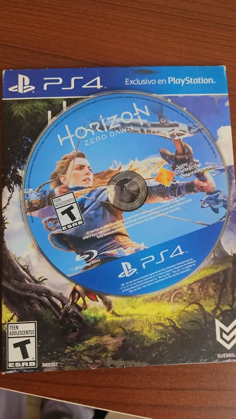 Juego PS4 Horizon Zero Dawn en buen estado - 1