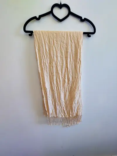 Chal beige con flecos elegante - miniatura 1