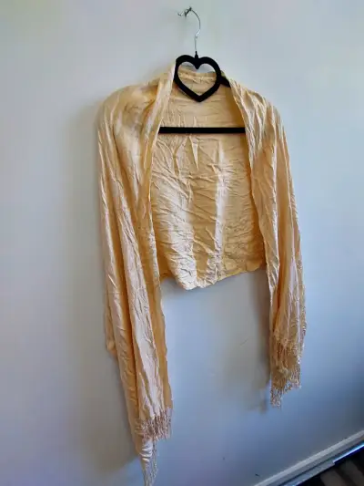 Chal beige con flecos elegante - miniatura 5