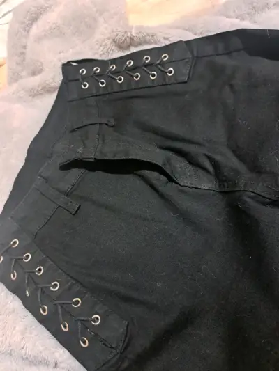 Pantalones  negros con trenzado decorativos - miniatura 1