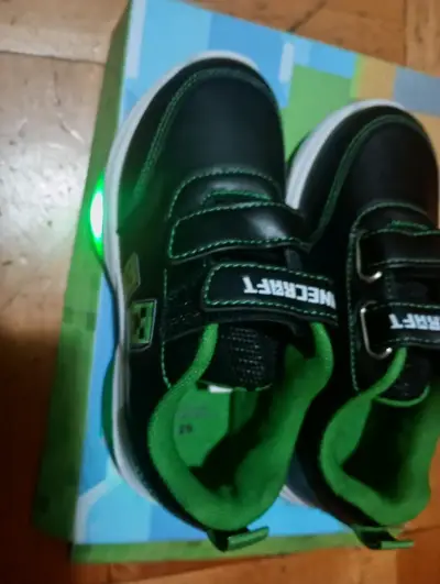 Zapatillas infantiles Minecraft con luces LED - miniatura 1