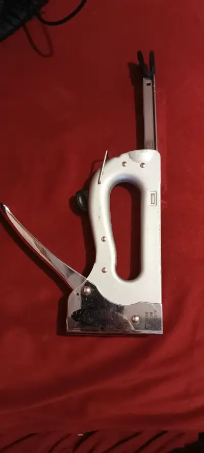 Engrapadora manual metálica Rexel para uso general - miniatura 1
