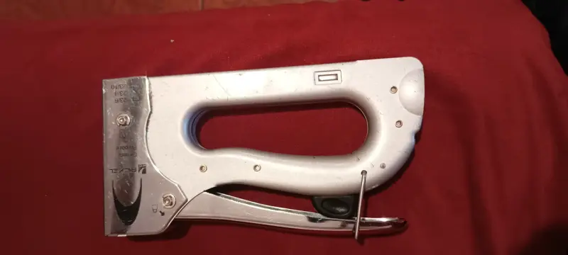 Engrapadora manual metálica Rexel para uso general - 2