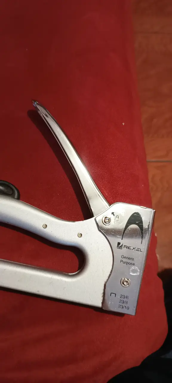 Engrapadora manual metálica Rexel para uso general - 3