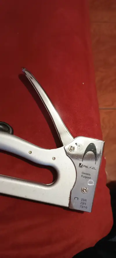 Engrapadora manual metálica Rexel para uso general - miniatura 3
