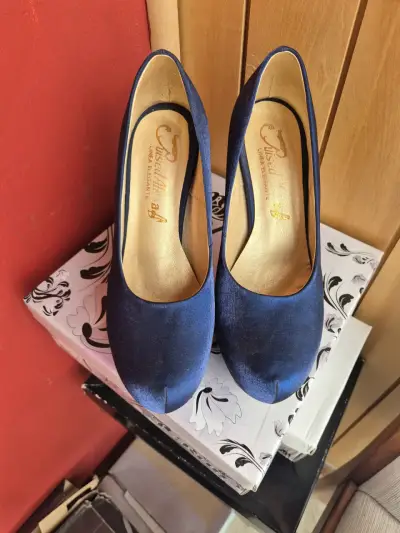 Zapatos de tacón alto azul elegante - miniatura 2