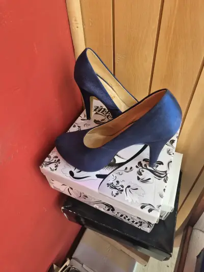 Zapatos de tacón alto azul elegante - miniatura 3