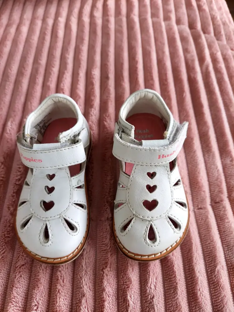 Sandalias de cuero para niña Hush Puppies blancas