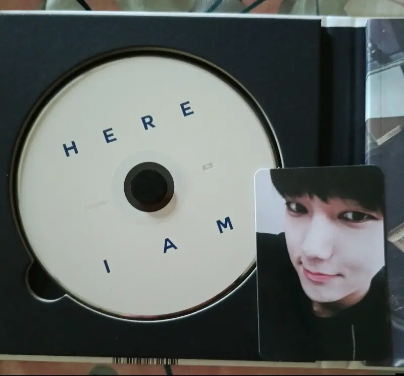Álbum de música 'Here I Am' de Yesung - 3