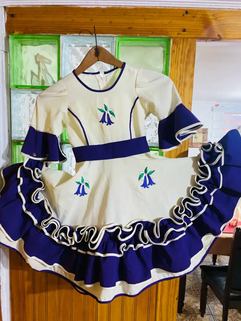 Vestido de huasa chilena con volantes - 1