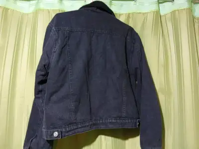 Chaqueta de mezclilla negra con forro de borrego - miniatura 2