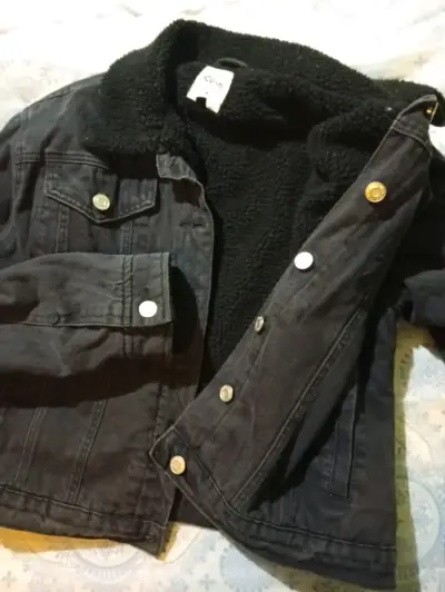 Chaqueta de mezclilla negra con forro de borrego - miniatura 3