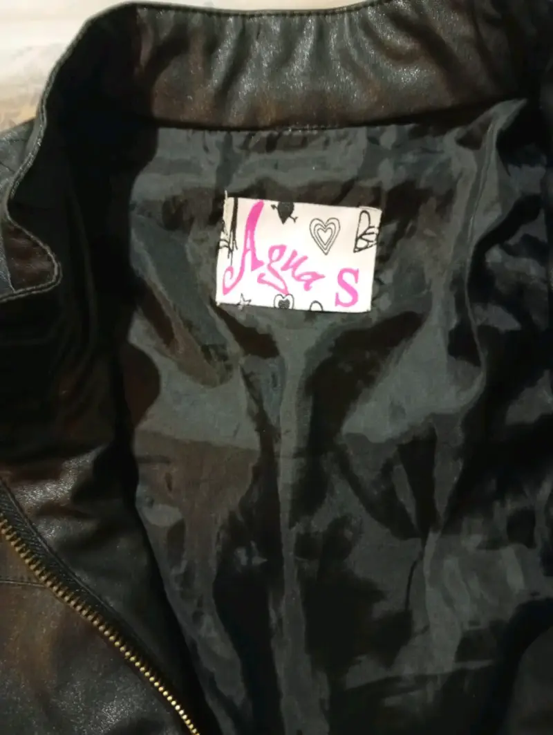 Chaqueta de cuero sintético negra para mujer - 1