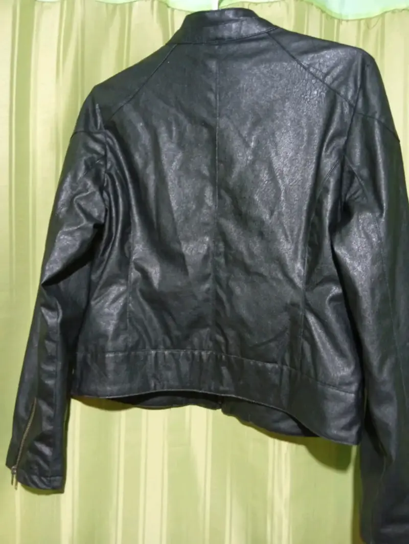 Chaqueta de cuero sintético negra para mujer - 3