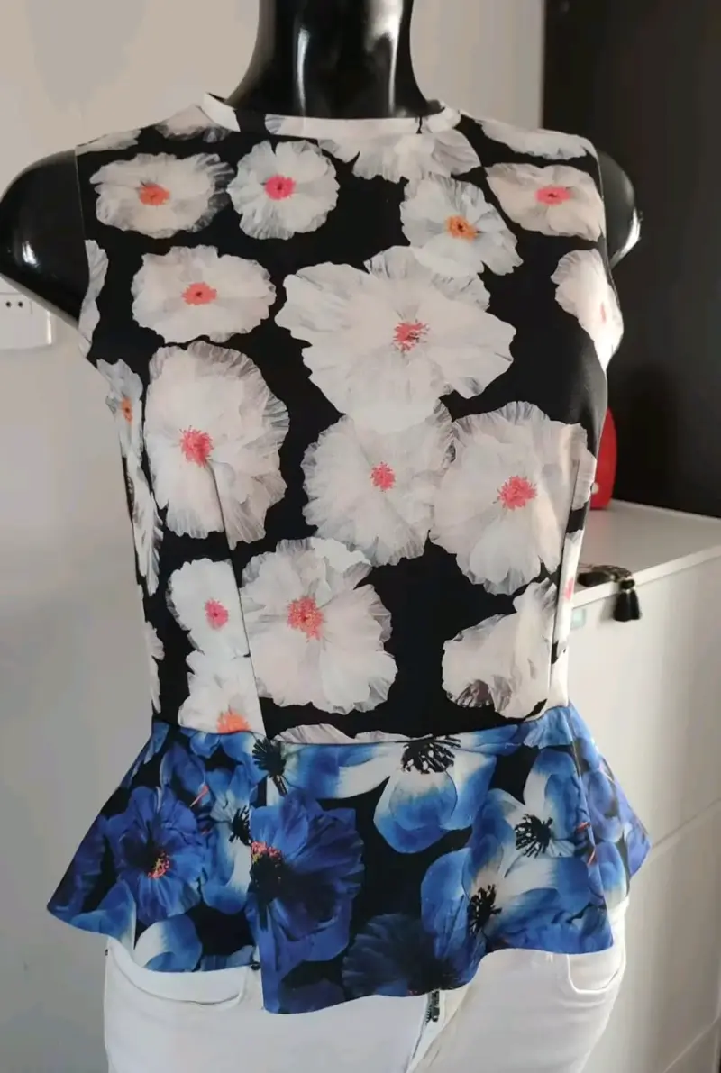 Blusa sin mangas con estampado floral