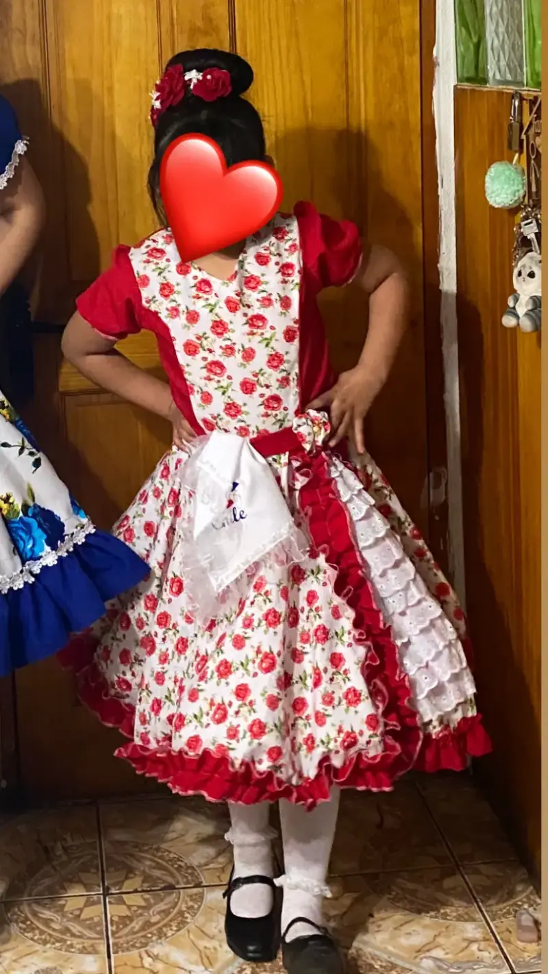Vestido de huasa para niña con flores