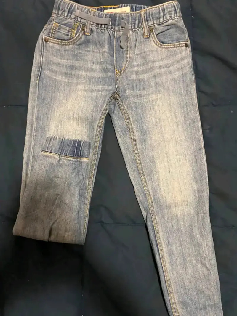 Jeans de niño con diseño desgastado - 1