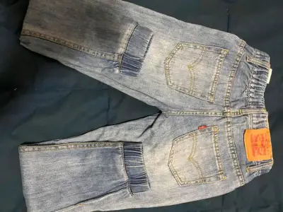 Jeans de niño con diseño desgastado - miniatura 2