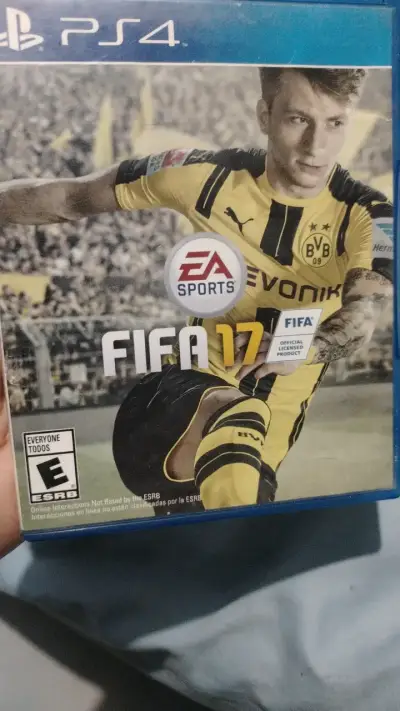 Juego FIFA 17 para PS4 en buen estado - miniatura 1