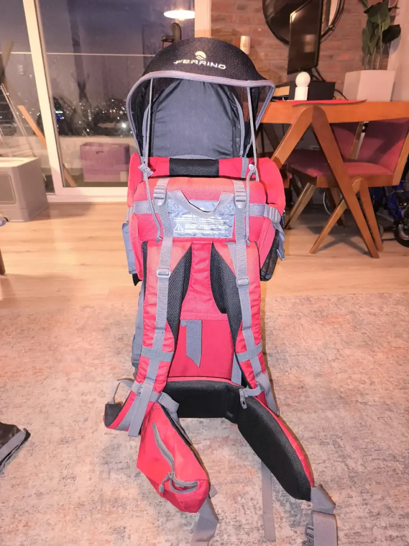 Mochila portabebés Ferrino roja con soporte - 1