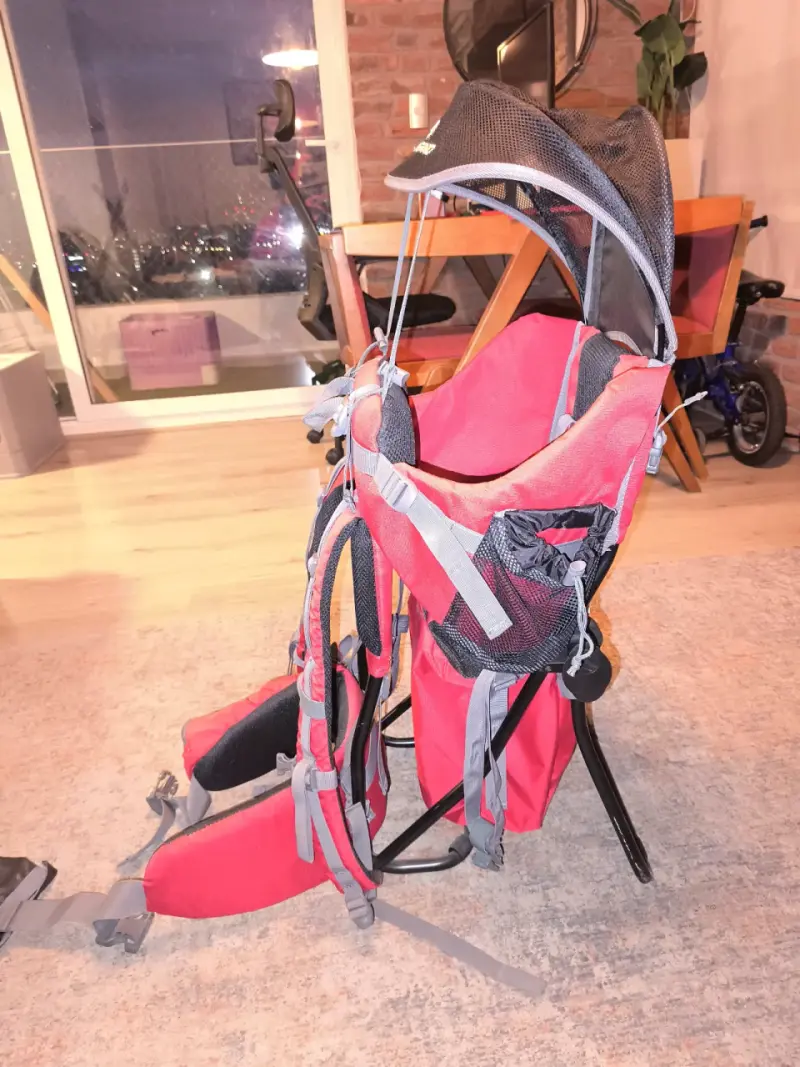 Mochila portabebés Ferrino roja con soporte - 4