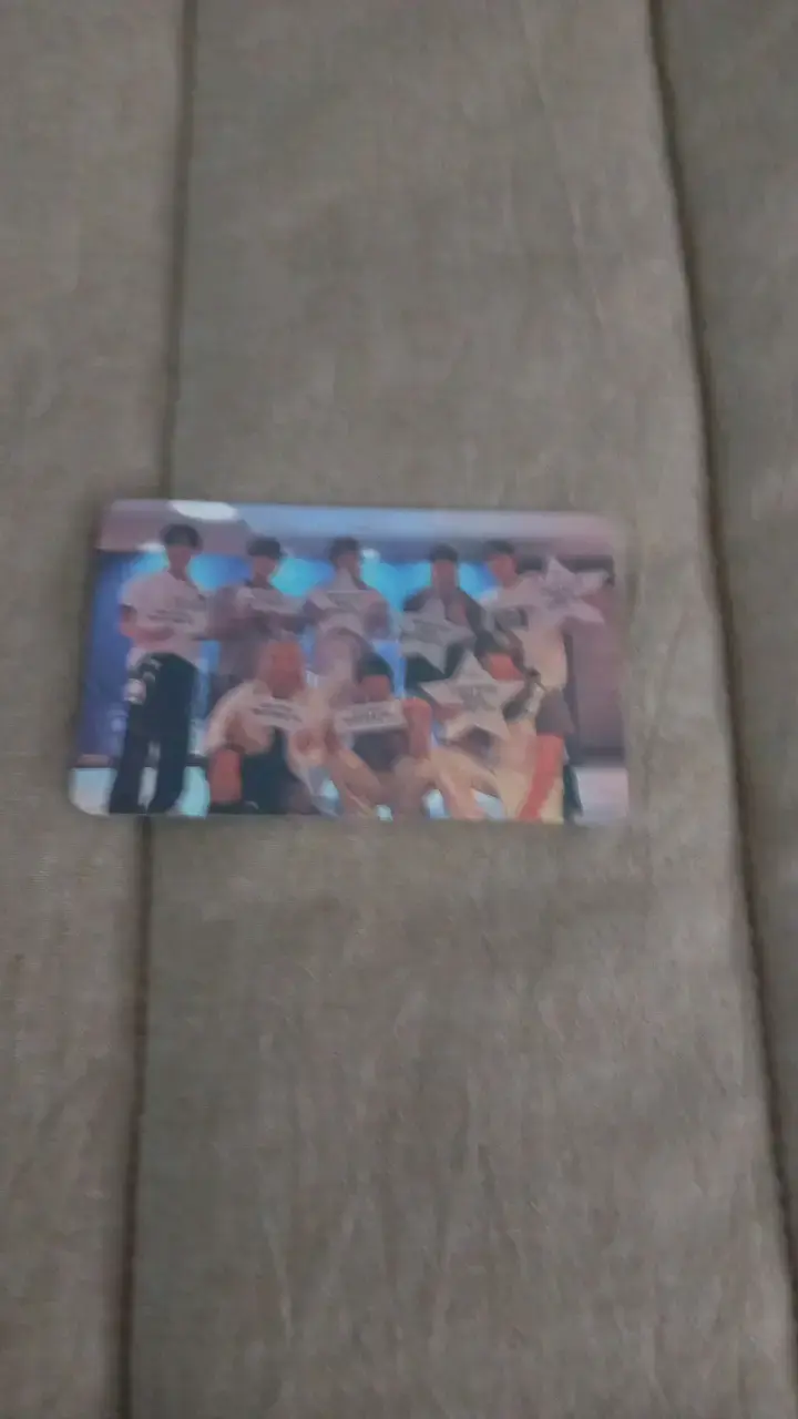 Tarjeta coleccionable de grupo musical - 1