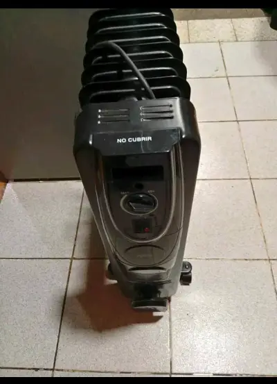 Calefactor eléctrico de aceite negro en buen estado - miniatura 2