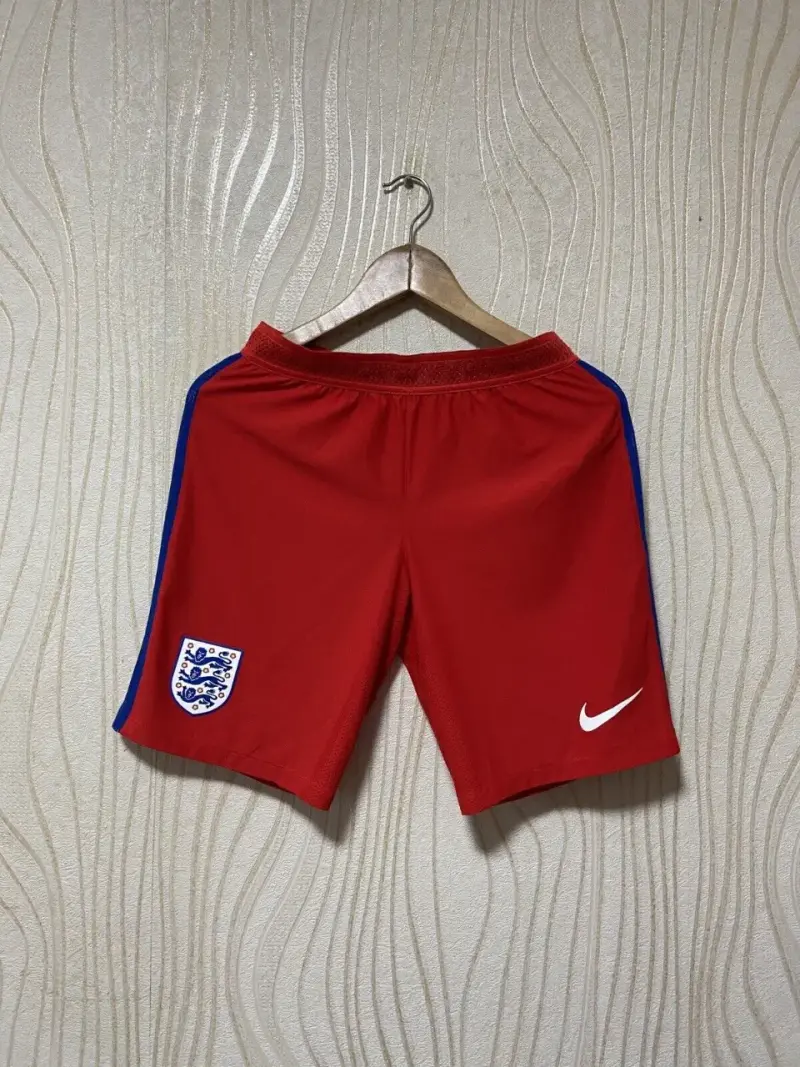 Shorts deportivos rojos Nike con logo Inglaterra