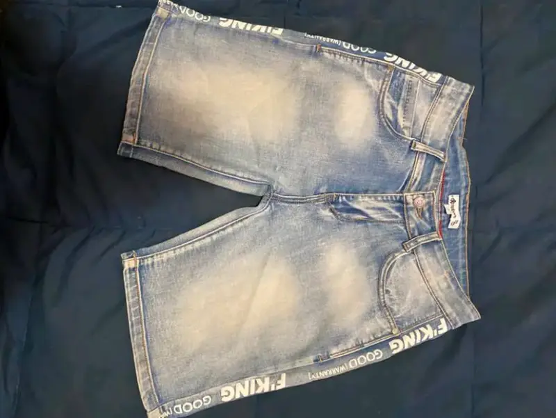 Bermudas de mezclilla para hombre con diseño moderno - 2