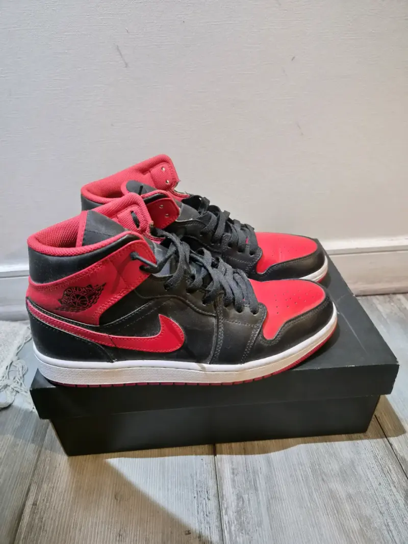 Zapatillas deportivas negra y roja Nike Air Jordan - 1