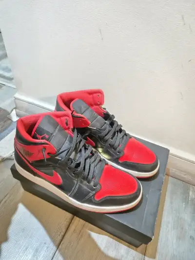 Zapatillas deportivas negra y roja Nike Air Jordan - miniatura 2