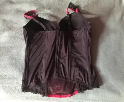 Corset rojo y negro - miniatura 4