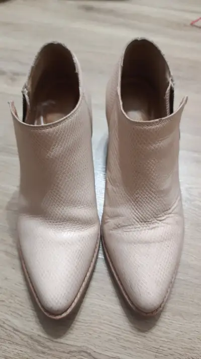 Botines de cuero beige con textura - miniatura 1