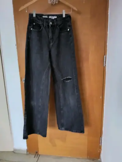 Jeans anchos negros desgastados - miniatura 1