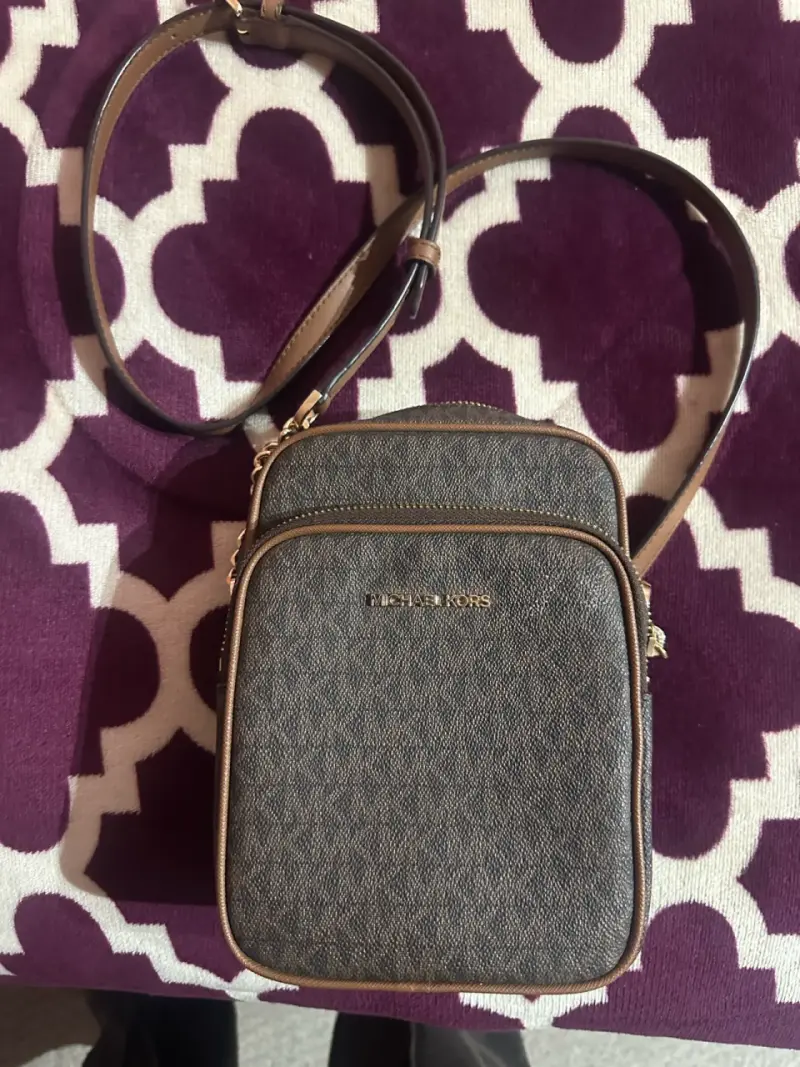 Cartera cruzada Michael Kors marrón elegante - 1
