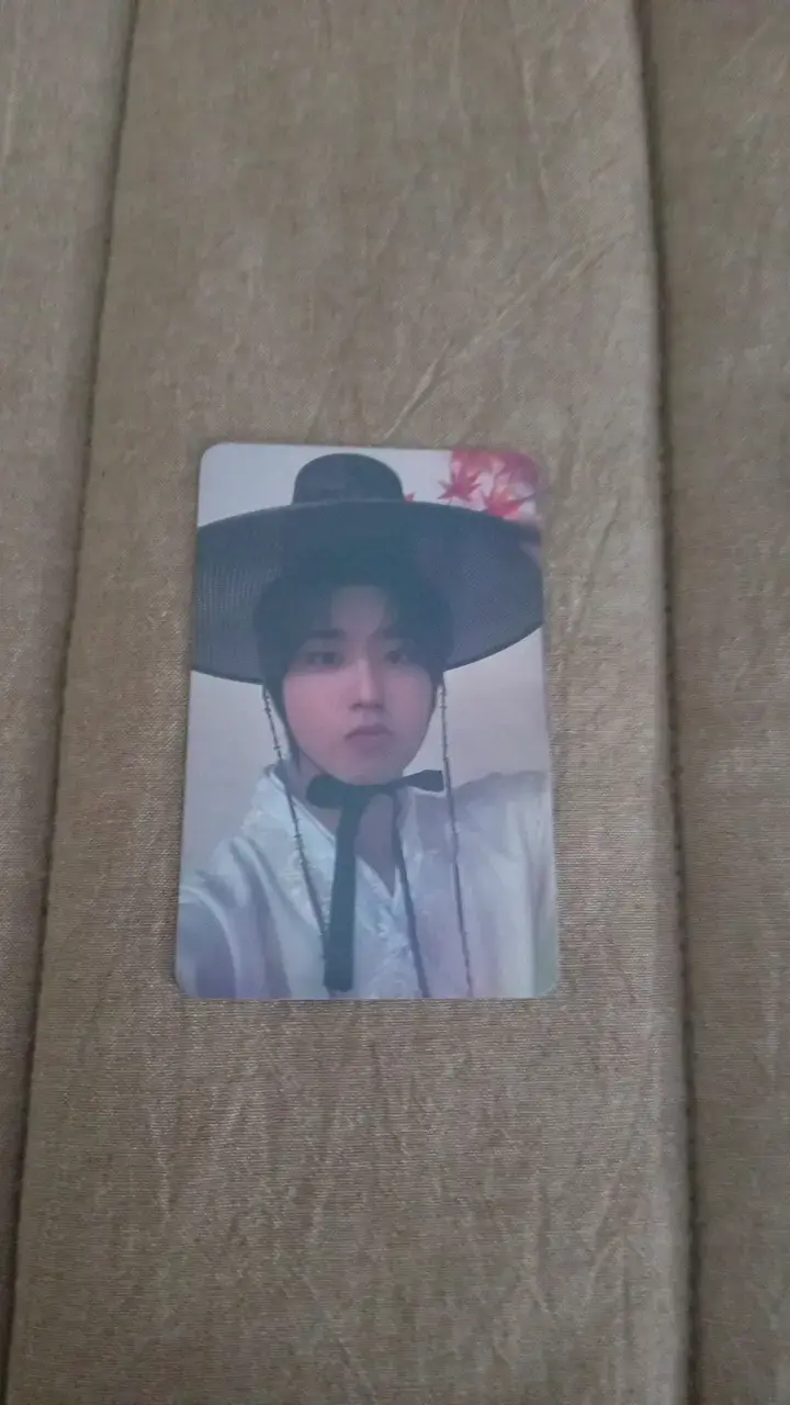 Photocard de colección K-pop con firma - 1
